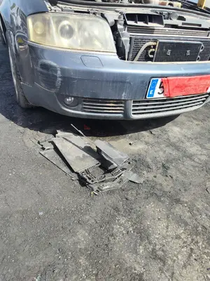 Foto de PARAGOLPES DELANTERO AUDI A6 BERLINA (4B2) 2.5 V6 24V TDI (180 CV / 132 KW) foto 4