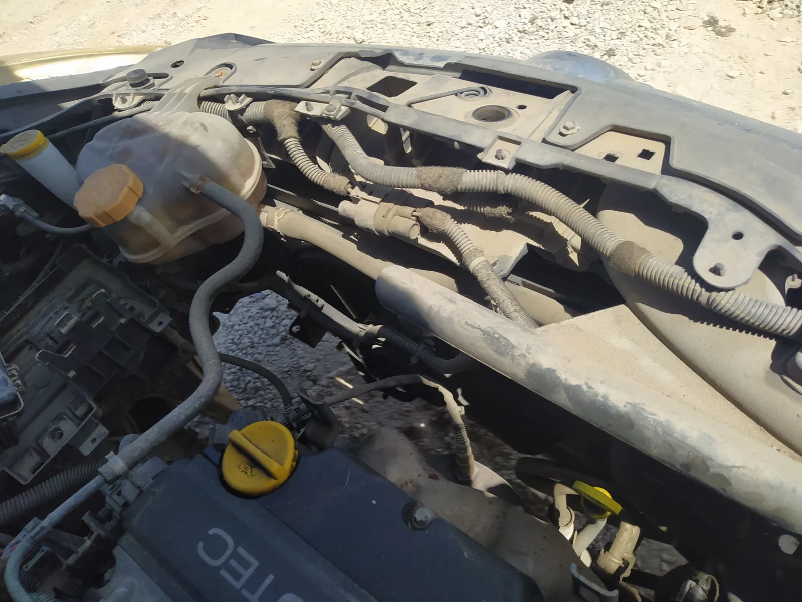 Foto de RADIADOR AGUA OPEL CORSA D 1.2 16V CAT (Z 12 XEP / LB4) (80 CV / 59 KW) referencia 13399871