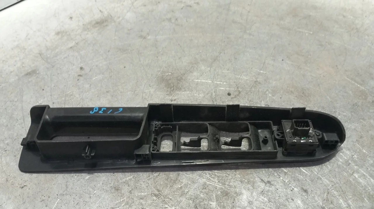 Foto de MANDO RETROVISOR KIA RIO (BC) 1.3 CAT (75 CV / 55 KW) referencia 621W10090