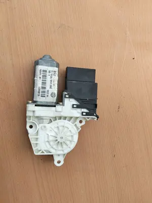 Foto de MOTOR ELEVALUNAS TRASERO DERECHO VOLKSWAGEN GOLF IV BERLINA (1J1)(10.1997) referencia 1C0959812A