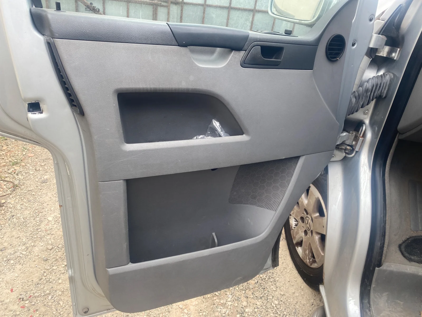 Foto de GUARNECIDO PUERTA DELANTERA IZQUIERDA VOLKSWAGEN T5 TRANSPORTER BUS (7H) 2.5 TDI (131 CV / 96 KW)