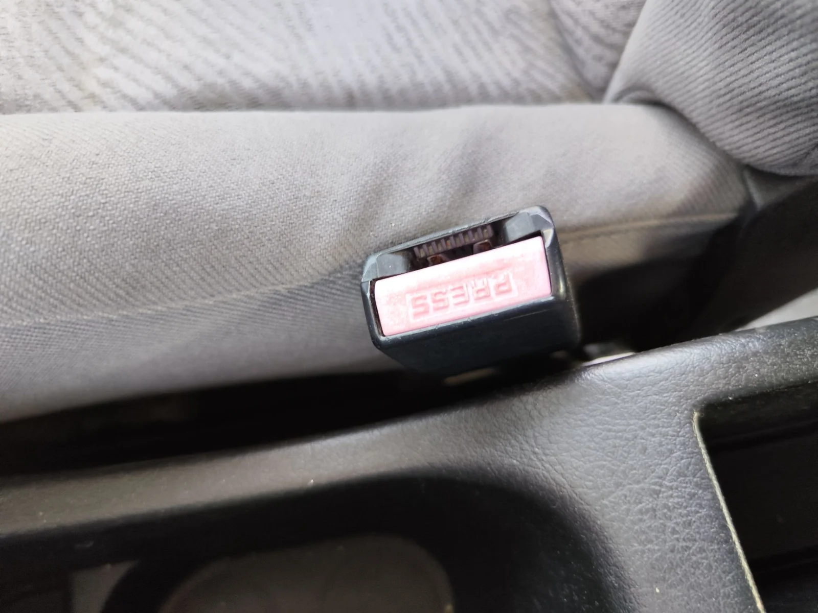 Foto de PRETENSOR AIRBAG DERECHO PEUGEOT 307 (S1)(04.2001) 1.6 16V CAT (109 CV / 80 KW)