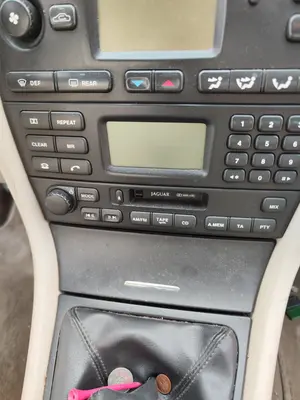 Foto de SISTEMA AUDIO / RADIO CD JAGUAR X-TYPE 2.1 V6 24V CAT (156 CV / 115 KW)
