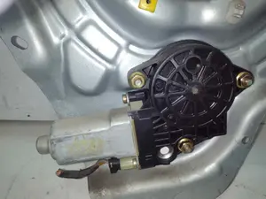 Foto de ELEVALUNAS TRASERO IZQUIERDO HYUNDAI ELANTRA (XD) 2.0 CRDi CAT (112 CV / 82 KW) referencia 834702D052 foto 8