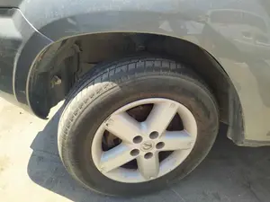 Foto de PASO RUEDA DELANTERO IZQUIERDO NISSAN X-TRAIL (T30) 2.2 16V Turbodiesel CAT (114 CV / 84 KW) referencia 63841EQ000