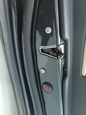 Foto de CERRADURA PUERTA TRASERA IZQUIERDA BMW SERIE 5 TOURING (F11) 2.0 Turbodiesel (218 CV / 160 KW) foto 2