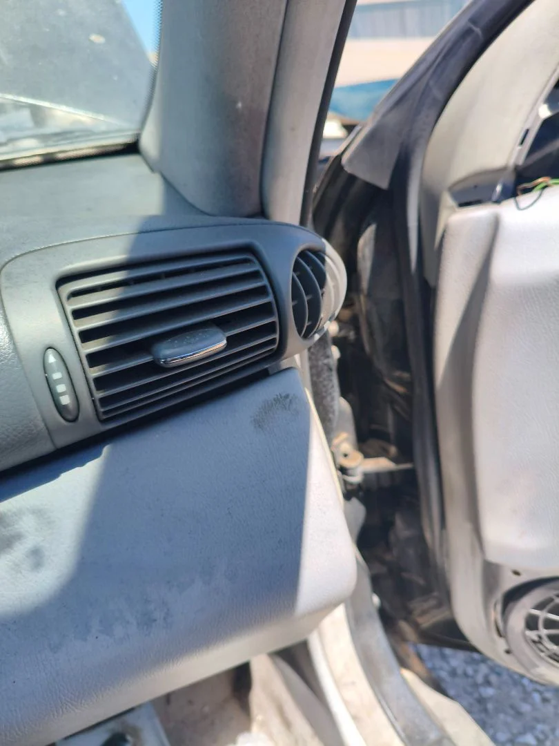 Foto de REJILLA AIREADORA MERCEDES-BENZ CLASE C (BM 203) BERLINA 2.2 CDI CAT (116 CV / 85 KW)