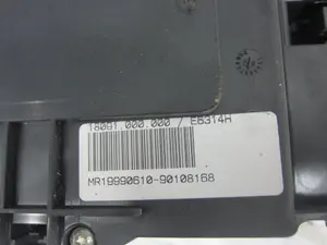 Foto de CAJA RELES / FUSIBLES BMW SERIE 3 BERLINA (E46) 2.0 16V Diesel CAT (136 CV / 100 KW) referencia MR19990610 foto 4