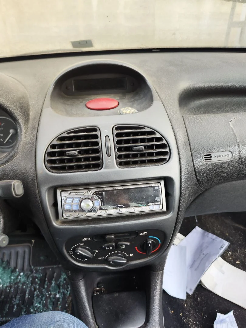 Foto de CONSOLA CENTRAL PEUGEOT 206 1.6 16V CAT (109 CV / 80 KW)