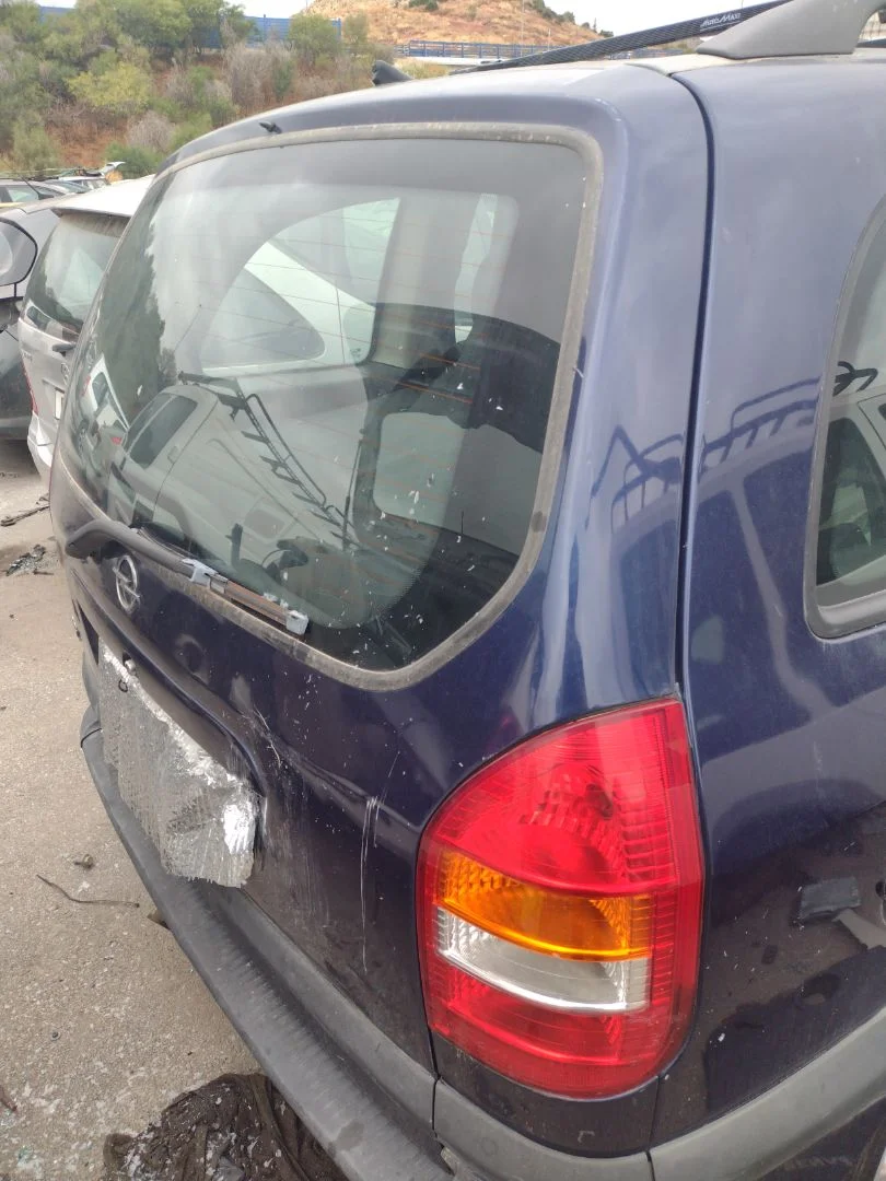 Foto de GUARNECIDO PORTON TRASERO OPEL ZAFIRA A 2.0 DTI (101 CV / 74 KW)