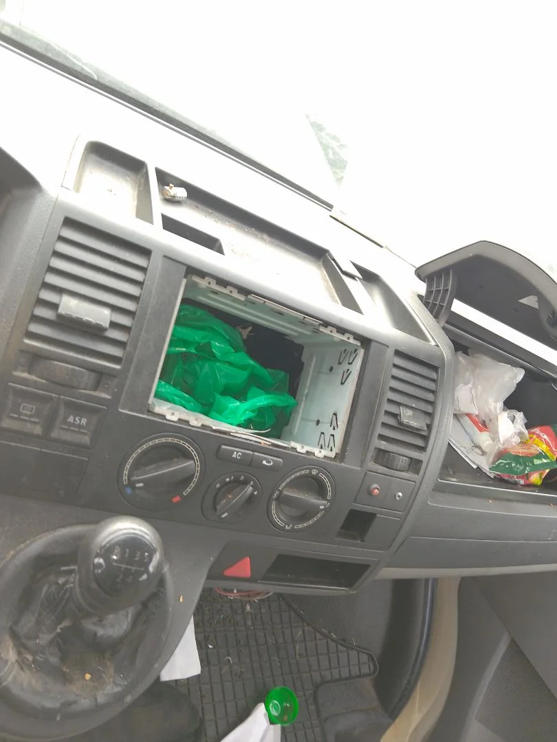 Foto de CONSOLA CENTRAL VOLKSWAGEN T5 TRANSPORTER FURGÓN/COMBI (7H) 1.9 TDI CAT (AXB) (105 CV / 77 KW)