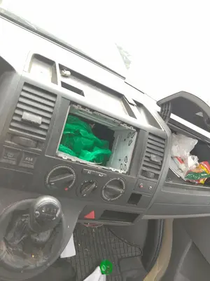 Foto de CONSOLA CENTRAL VOLKSWAGEN T5 TRANSPORTER FURGÓN/COMBI (7H) 1.9 TDI CAT (AXB) (105 CV / 77 KW)