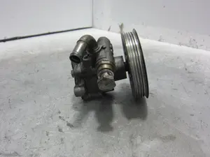 Foto de BOMBA DIRECCION VOLKSWAGEN PASSAT BERLINA (3B2) 1.9 TDI (116 CV / 85 KW) referencia 800145177Q foto 3