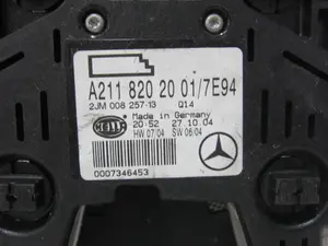 Foto de LUZ INTERIOR MERCEDES-BENZ CLS (BM 219) referencia A2118202001 foto 2