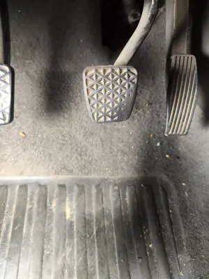 Foto de PEDAL FRENO OPEL CORSA C 1.2 16V CAT (Z 12 XE / LW4) (75 CV / 55 KW) referencia 24429066