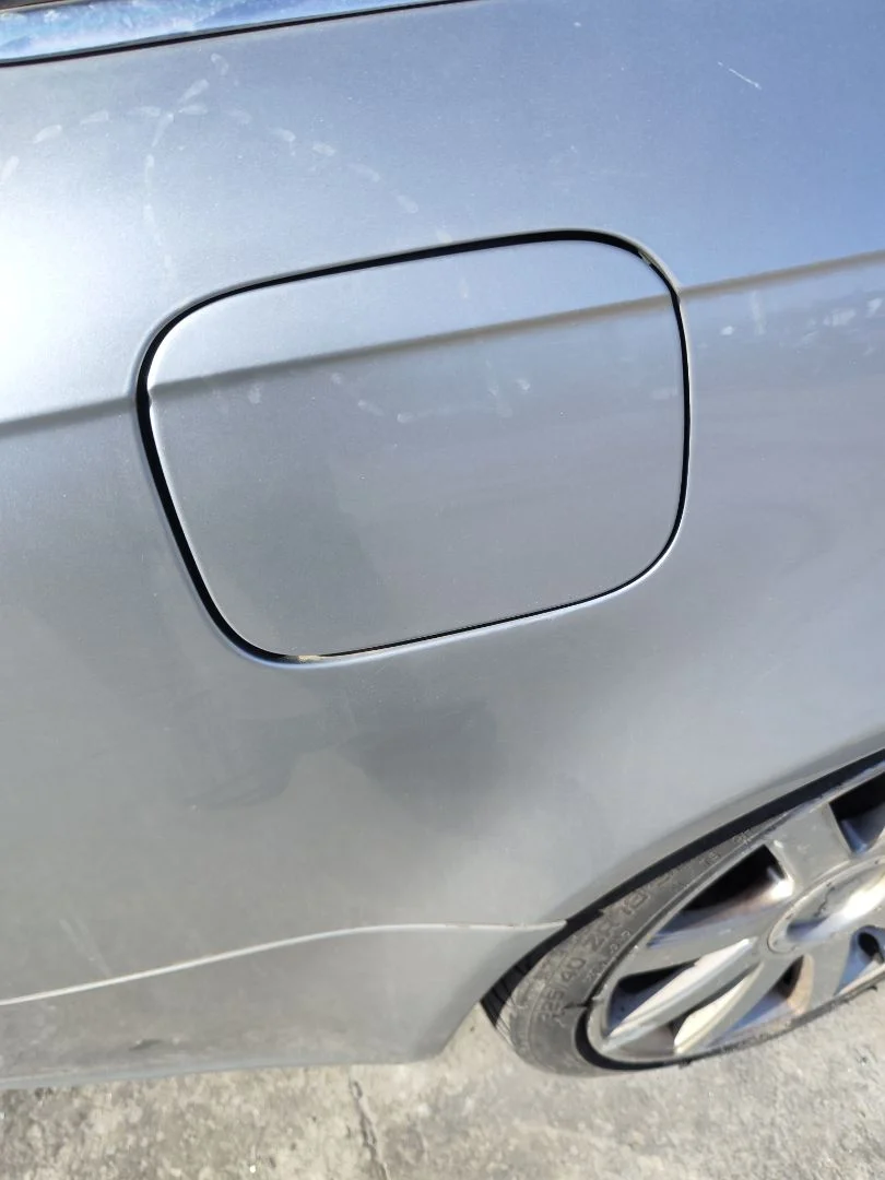 Foto de TAPA EXTERIOR COMBUSTIBLE AUDI A4 AVANT (8E) 3.0 V6 24V TDI (233 CV / 171 KW) referencia 8E0809905E
