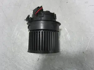 Foto de MOTOR CALEFACCION PEUGEOT 208 1.2 12V e-VTi (82 CV / 60 KW) referencia T1013142J foto 3