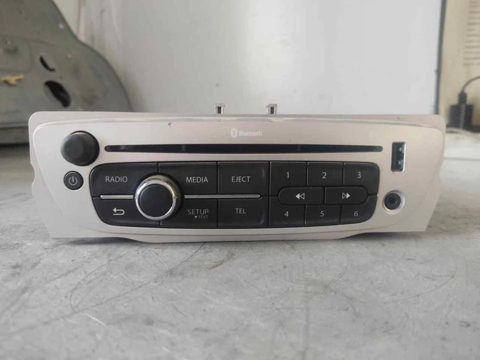 Foto de SISTEMA AUDIO / RADIO CD RENAULT CLIO IV GRANDTOUR 0.9 Energy (90 CV / 66 KW) referencia A2C53437864