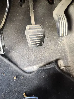 Foto de PEDAL FRENO FORD FOCUS BERLINA (CAK) 1.6 16V CAT (101 CV / 74 KW)