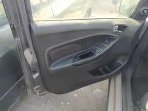 Foto de MANETA INTERIOR DELANTERA IZQUIERDA FORD KA+ (CDU) 1.2 Ti-VCT CAT (86 CV / 63 KW) referencia 2449718