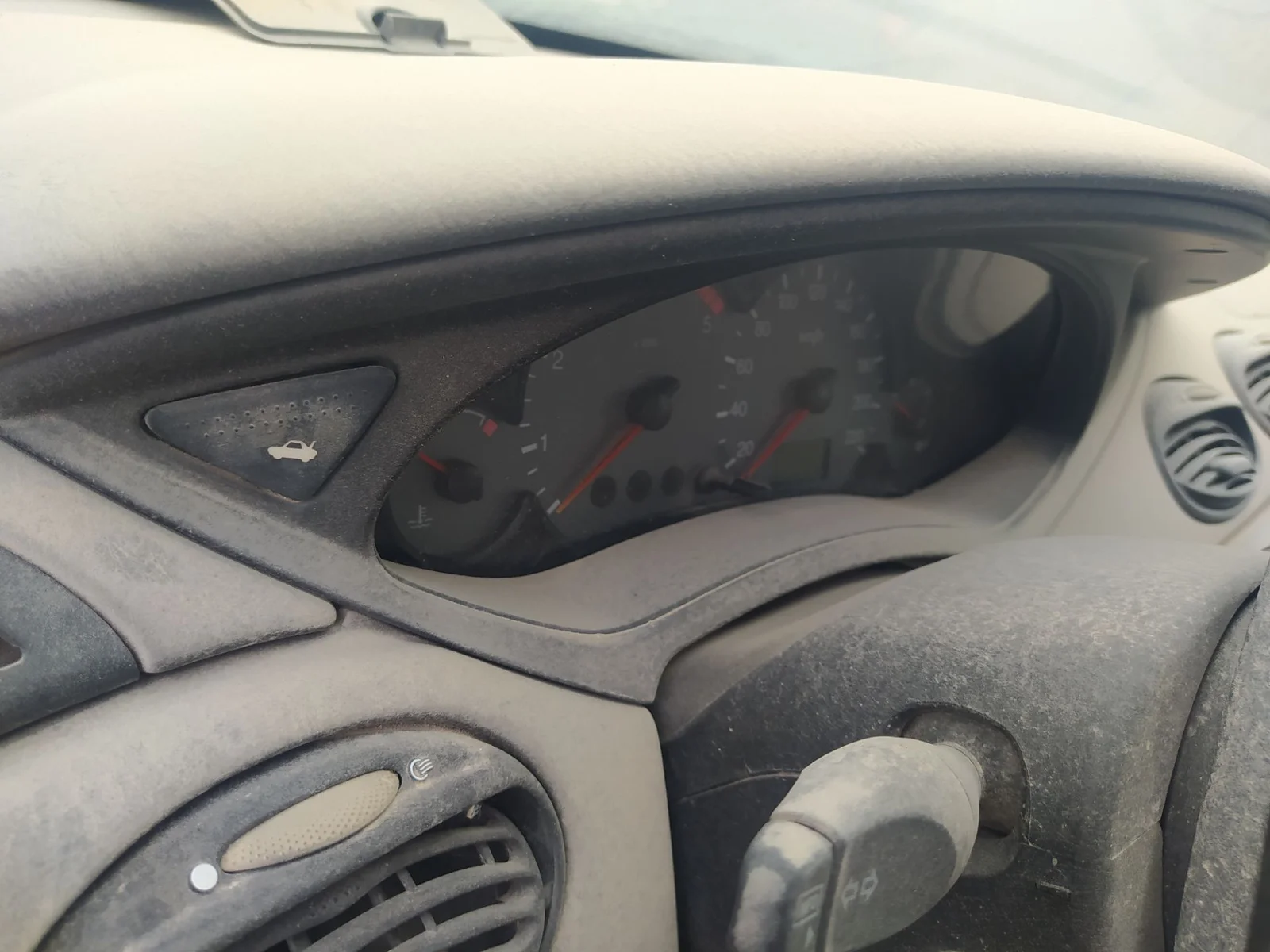 Foto de CUADRO INSTRUMENTOS FORD FOCUS BERLINA (CAK) 1.8 TDDI Turbodiesel CAT (90 CV / 66 KW)