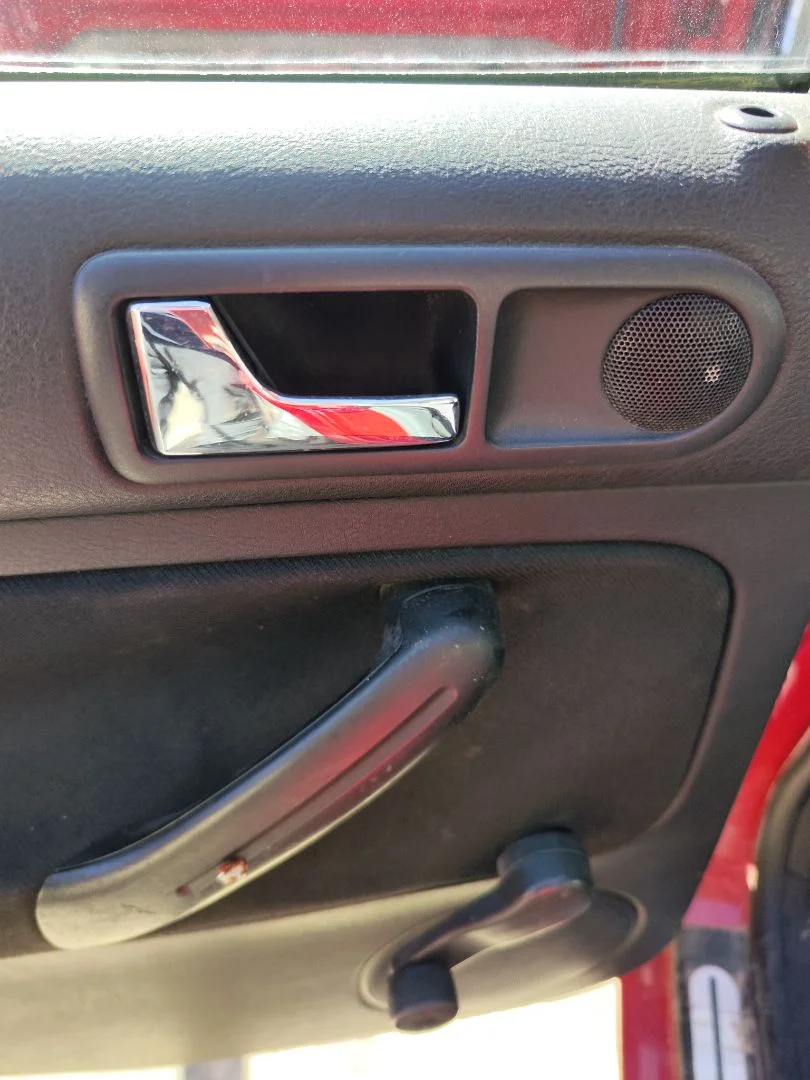 Foto de MANETA INTERIOR TRASERA IZQUIERDA VOLKSWAGEN GOLF IV BERLINA (1J1)(10.1997) 1.9 TDI (90 CV / 66 KW)
