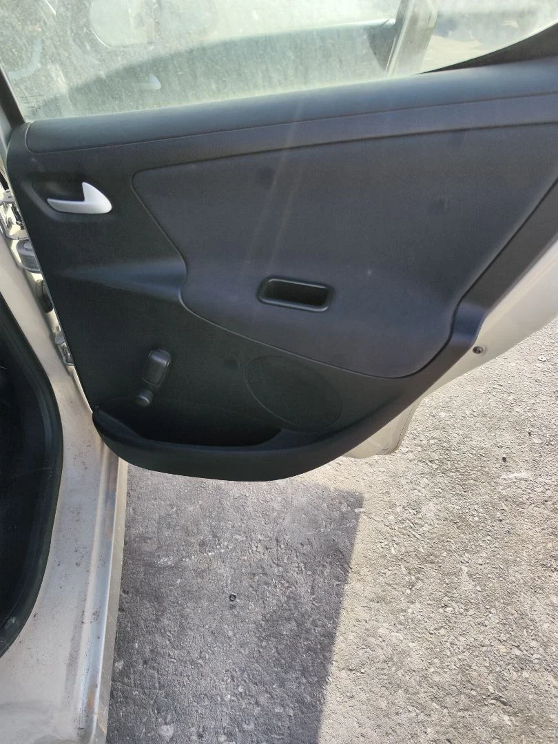 Foto de GUARNECIDO PUERTA TRASERA DERECHA PEUGEOT 207 1.4 HDi (68 CV / 50 KW) referencia 9333ZY