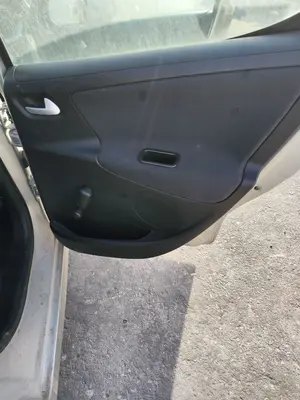 Foto de GUARNECIDO PUERTA TRASERA DERECHA PEUGEOT 207 1.4 HDi (68 CV / 50 KW) referencia 9333ZY
