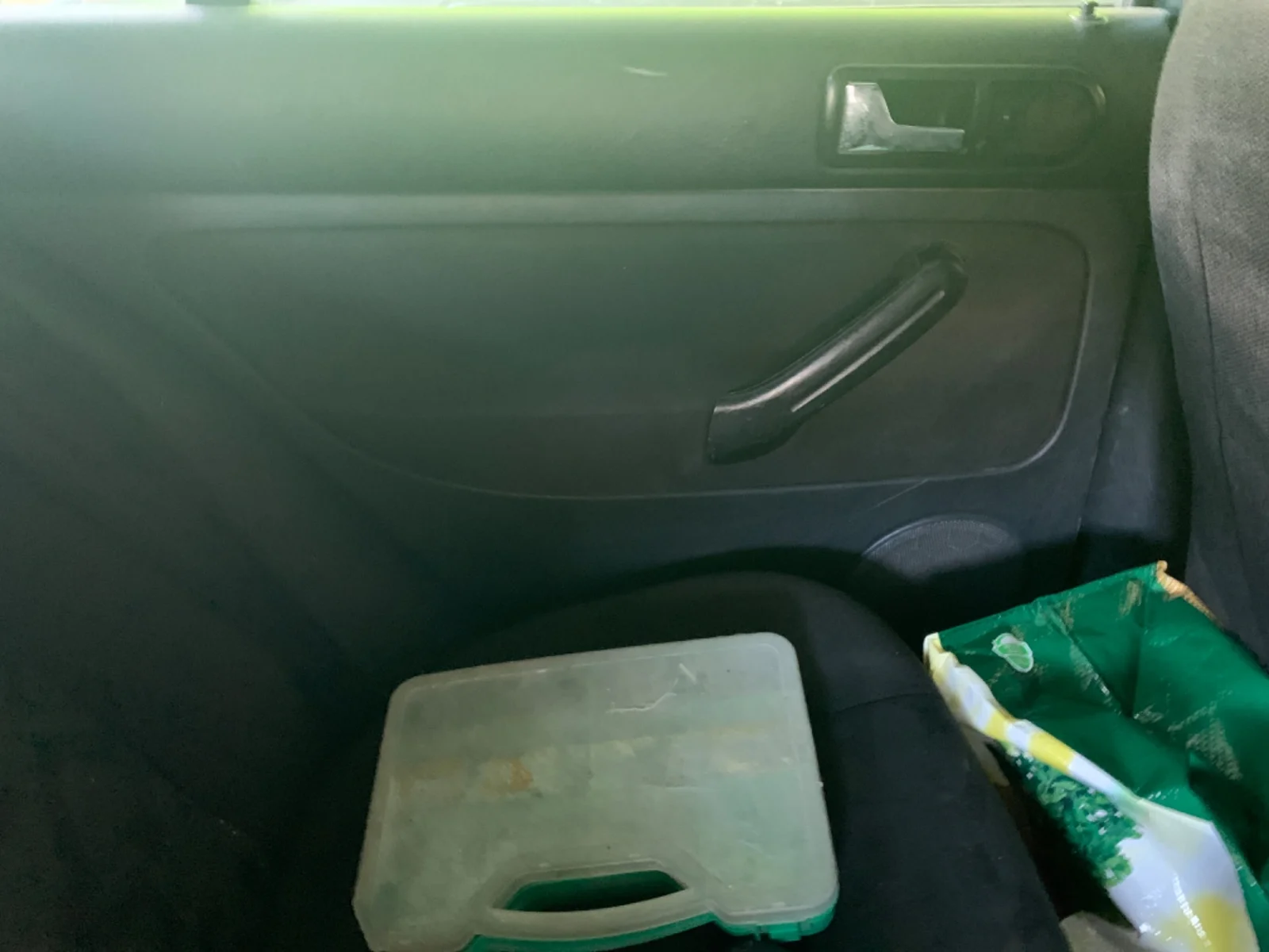 Foto de GUARNECIDO PUERTA TRASERA IZQUIERDA VOLKSWAGEN GOLF IV BERLINA (1J1)(10.1997) 1.9 TDI (131 CV / 96 KW) referencia 1J6867211ADFKZ