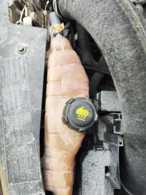 Foto de DEPOSITO EXPANSION RENAULT CLIO III 1.5 dCi Diesel FAP (75 CV / 55 KW)