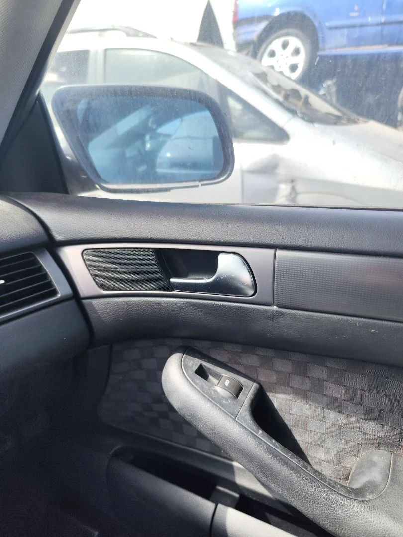 Foto de MANETA INTERIOR DELANTERA DERECHA AUDI A6 BERLINA (4B2) 2.5 V6 24V TDI (180 CV / 132 KW) referencia 4B1837020N FKZ