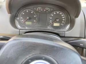 Foto de CUADRO INSTRUMENTOS VOLKSWAGEN POLO IV (9N1) 1.4 16V (75 CV / 55 KW) referencia 6Q0920820 VFKZ