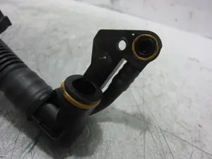 Foto de TUBO AUDI A4 AVANT (8W5) referencia 06L103226A foto 2
