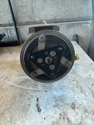 Foto de COMPRESOR AIRE ACONDICIONADO PEUGEOT 206 1.4 16V CAT (KFU / ET3J4) (88 CV / 65 KW) referencia 9655191580 foto 3