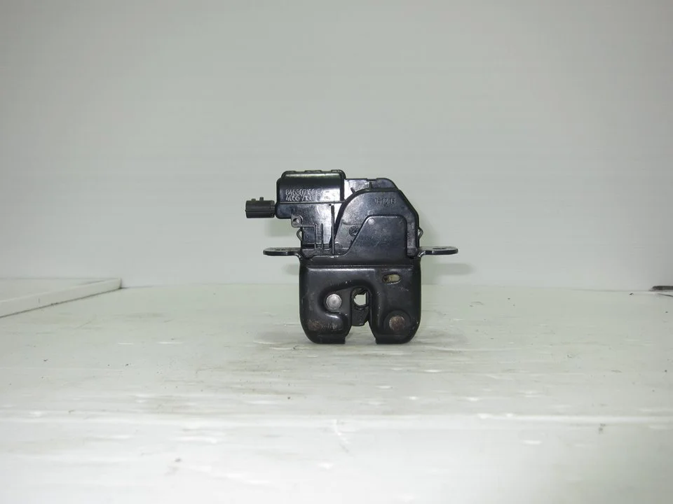 Foto de CERRADURA MALETERO / PORTON RENAULT MEGANE III BERLINA 5P 1.2 TCE (132 CV / 97 KW) referencia 846307169R