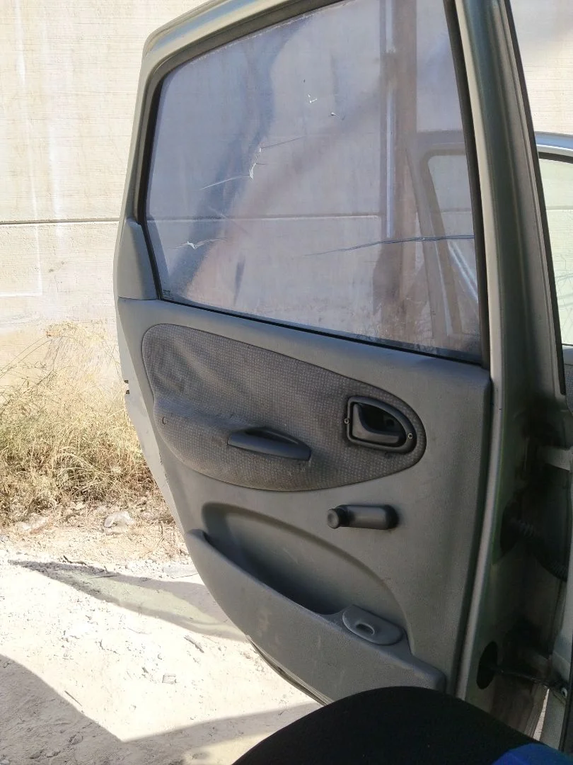Foto de GUARNECIDO PUERTA TRASERA IZQUIERDA RENAULT SCENIC I (JA...) 1.9 dCi Diesel CAT (102 CV / 75 KW) referencia 7700415962