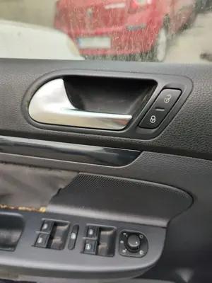 Foto de MANETA INTERIOR DELANTERA IZQUIERDA VOLKSWAGEN GOLF V (1K1)(10.2003) 1.4 16V TSI (170 CV / 125 KW)