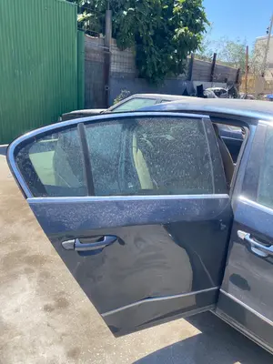 Foto de PUERTA TRASERA DERECHA VOLKSWAGEN PASSAT BERLINA (3C2) 2.0 TDI (140 CV / 103 KW) referencia 3C5833056H