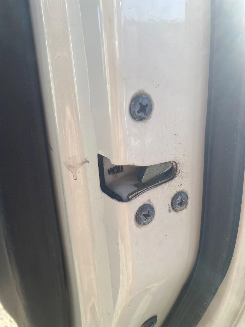 Foto de CERRADURA PUERTA DELANTERA DERECHA SSANGYONG KORANDO 2.9 Turbodiesel CAT (120 CV / 88 KW)