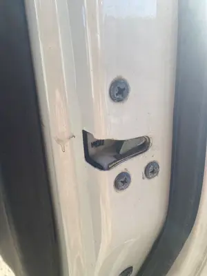 Foto de CERRADURA PUERTA DELANTERA DERECHA SSANGYONG KORANDO 2.9 Turbodiesel CAT (120 CV / 88 KW)