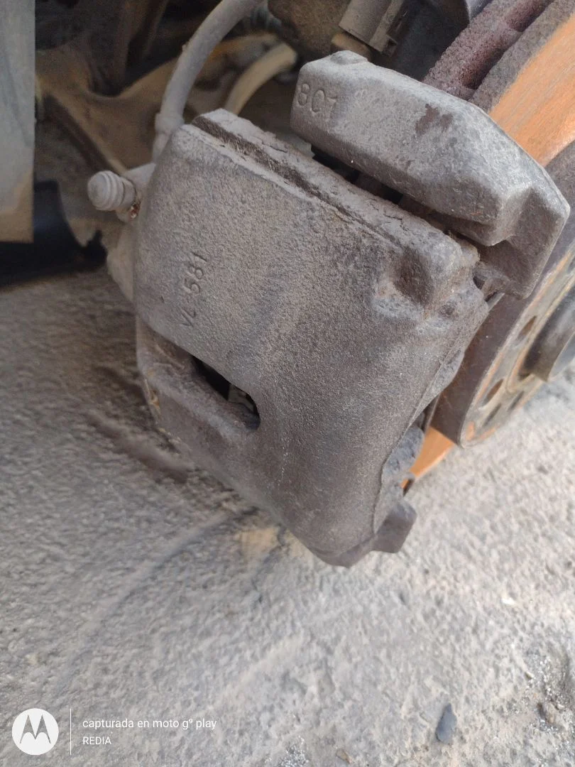 Foto de PINZA DE FRENO DELANTERA IZQUIERDA VOLKSWAGEN TOURAN (1T2) 1.9 TDI (105 CV / 77 KW)