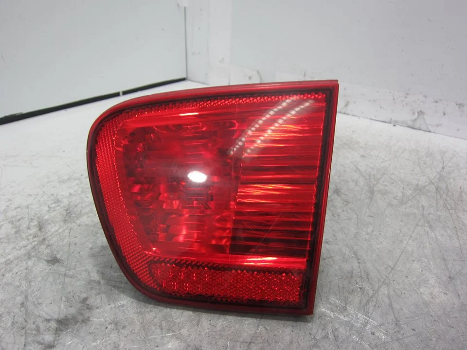 Foto de PILOTO TRASERO DERECHO INTERIOR SEAT IBIZA (6K1) 1.9 TDI (90 CV / 66 KW) referencia 6K6945092C