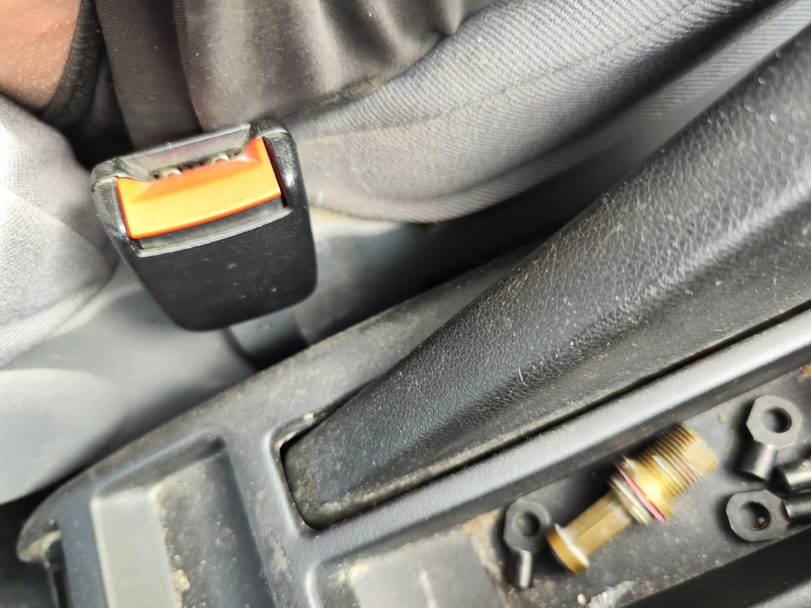 Foto de PRETENSOR AIRBAG IZQUIERDO SEAT LEON (1M1) 1.6 (101 CV / 74 KW)