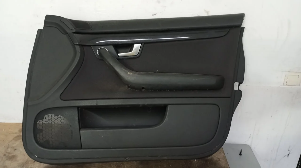 Foto de GUARNECIDO PUERTA DELANTERA DERECHA AUDI A4 BERLINA (8E) 1.9 TDI (131 CV / 96 KW) referencia 8E1867106
