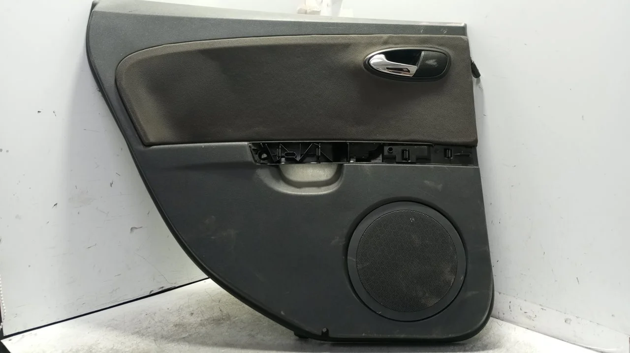 Foto de GUARNECIDO PUERTA TRASERA IZQUIERDA SEAT LEON (1P1) 2.0 TDI (140 CV / 103 KW) referencia 1P0867211