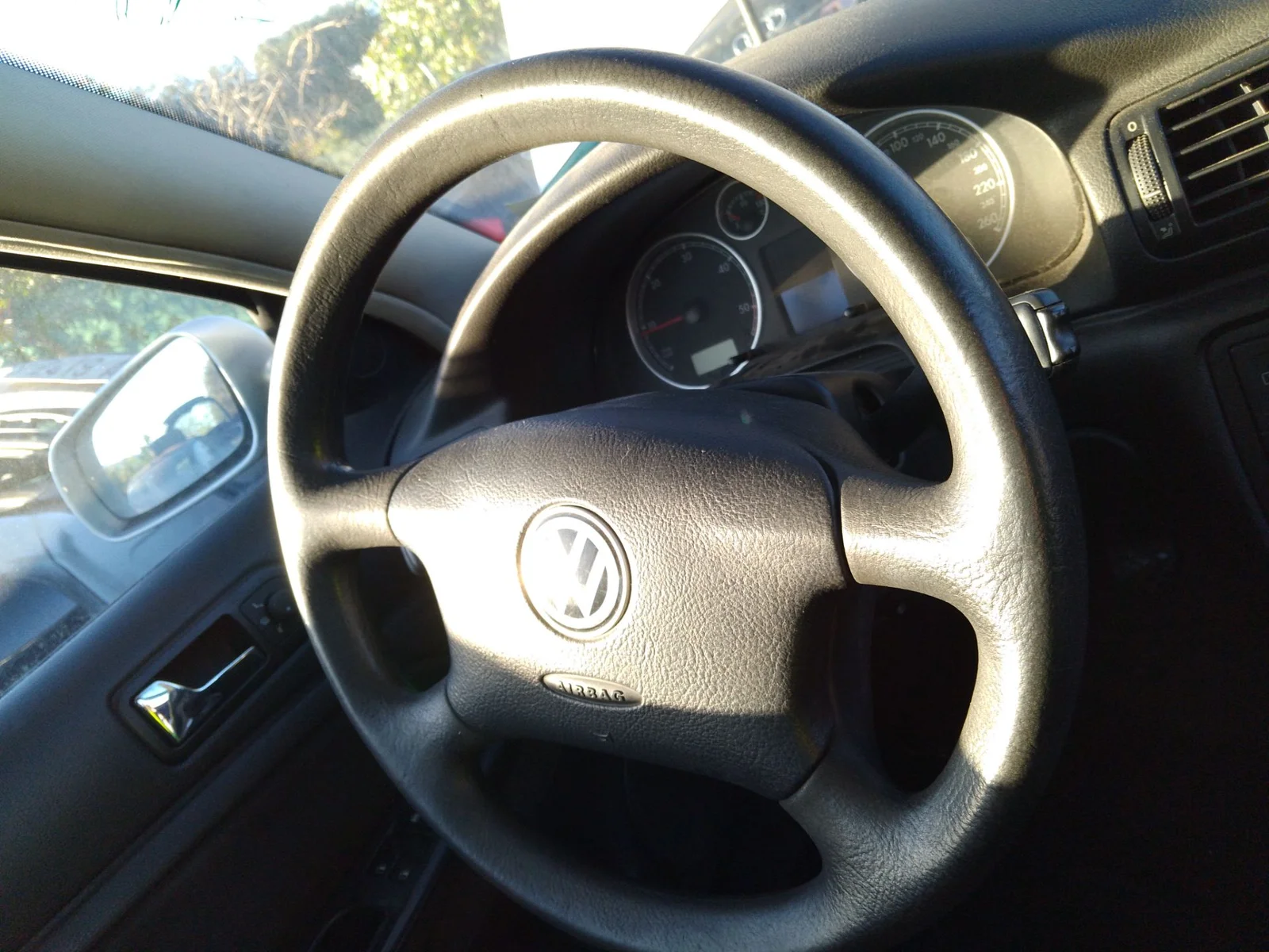 Foto de VOLANTE VOLKSWAGEN PASSAT BERLINA (3B3) 1.9 TDI (131 CV / 96 KW)