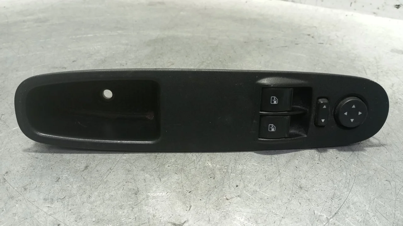 Foto de MANDO ELEVALUNAS DELANTERO IZQUIERDO FIAT GRANDE PUNTO (199) 1.2 CAT (65 CV / 48 KW) referencia 735500050
