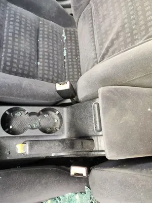 Foto de ENGANCHE CINTURON DELANTERO DERECHO VOLKSWAGEN PASSAT BERLINA (3B3) 1.9 TDI (131 CV / 96 KW)