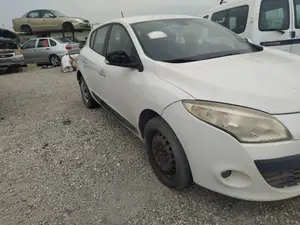 Foto de FARO ANTINIEBLA DERECHO RENAULT MEGANE III BERLINA 5P 1.5 dCi Diesel CAT (86 CV / 63 KW)