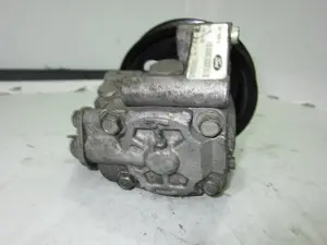 Foto de BOMBA DIRECCION FORD MONDEO BERLINA (GE) referencia 6G913A733 foto 4